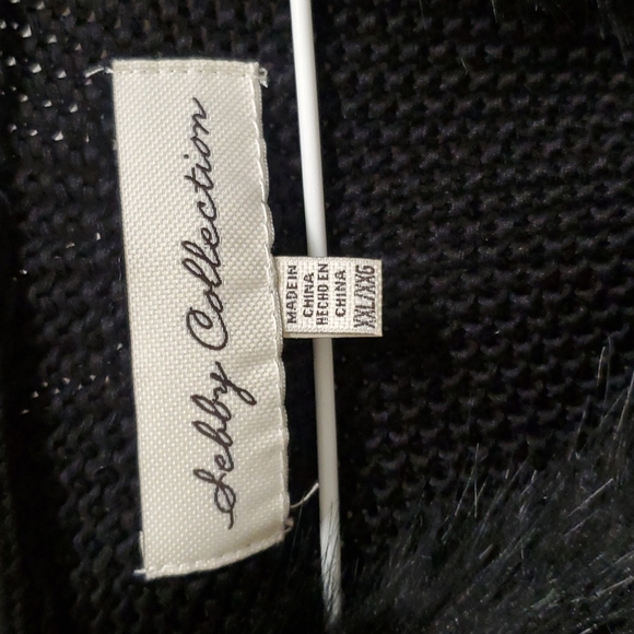 Sebby Collection Faux Fur Vest - Picture 6 of 7